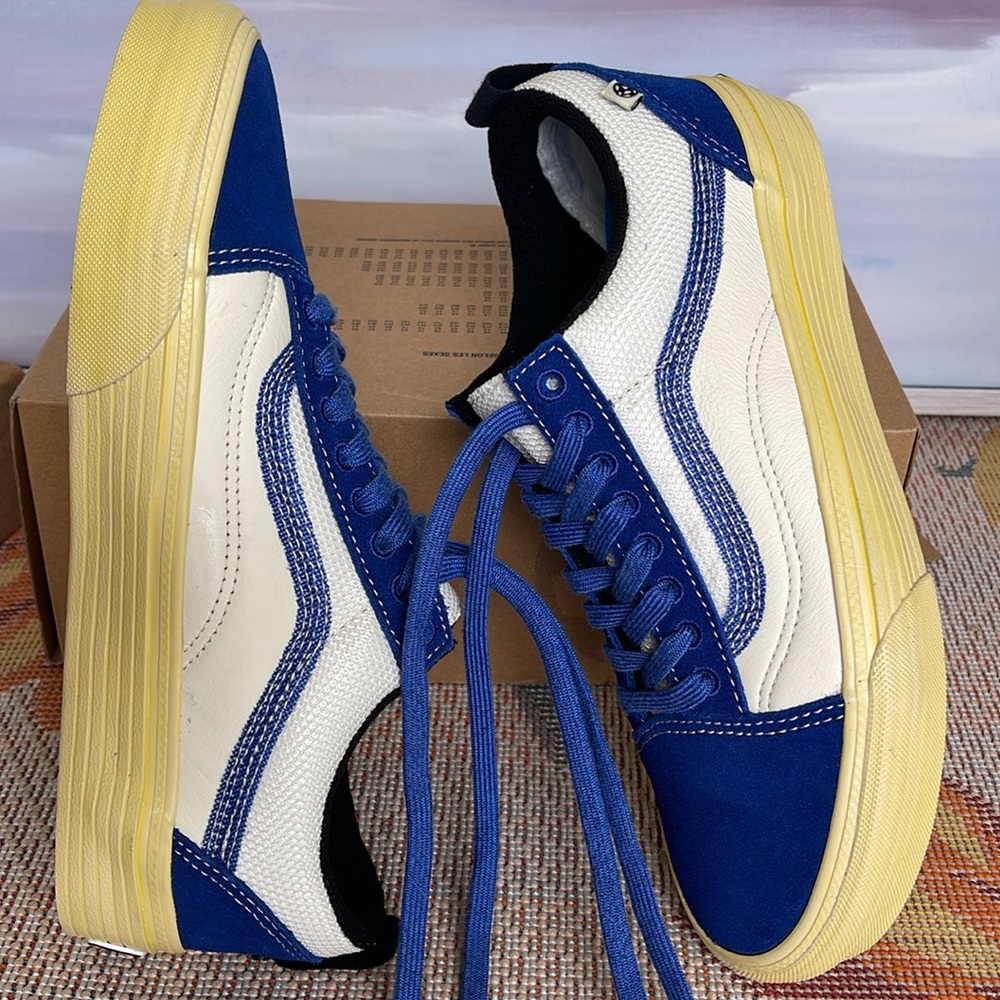 Vans WMNS Old Skool Split
Vintage Blue
VN0A5FBGFUH
Sneakers - Picture 11 of 16